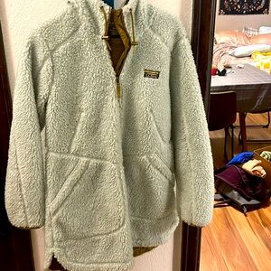 Winter jacket / big sweater
Hardly worn
Still soft only dried a few times